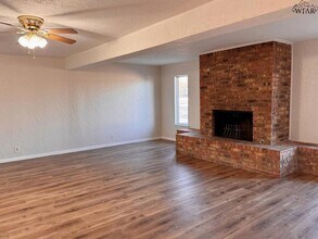 4200 University Ave in Wichita Falls, TX - Foto de edificio - Building Photo