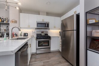 1240 India St, Unit 100 in San Diego, CA - Building Photo - Building Photo