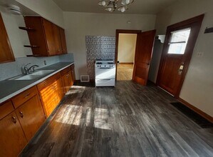 2359 S Kinnickinnic Ave in Milwaukee, WI - Building Photo - Building Photo