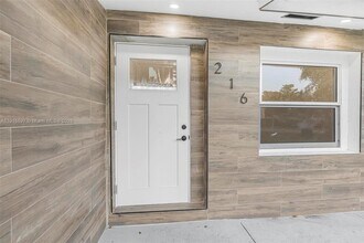 216 NE 160th St in Miami, FL - Building Photo - Building Photo