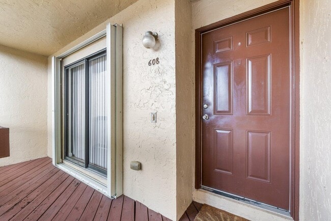 608 Lakeview Dr E in Royal Palm Beach, FL - Building Photo - Building Photo