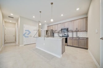 1126 S Town and River Dr in Ft. Myers, FL - Foto de edificio - Building Photo