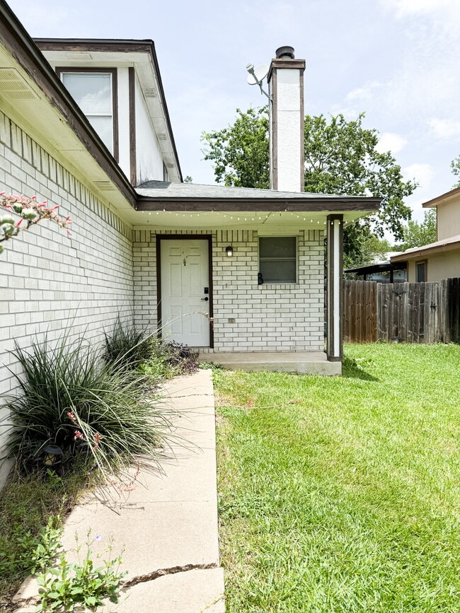 property at 2902 Kestrel Dr