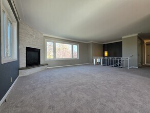 3835 Lost Valley Rd SE in Cedar Rapids, IA - Building Photo - Building Photo