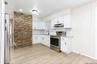 2027 Leesburg St in San Antonio, TX - Building Photo - Building Photo