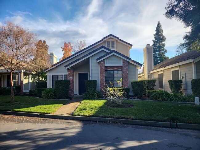 property at 2006 Fernwood Cir