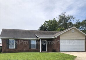 114 Village St in Smithville, TN - Building Photo