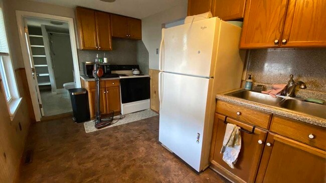 18 Center St, Unit 1