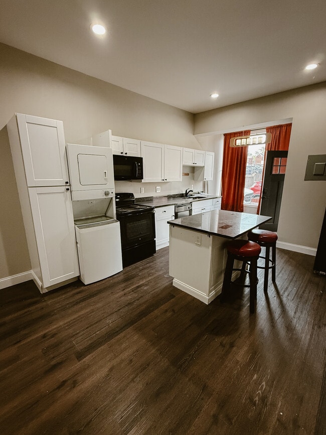 121 W Pike St, Unit 121 Apartment B