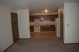 HMW Apartments in Dickinson, ND - Building Photo - Building Photo