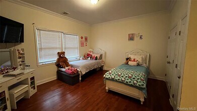 137 W Market St in Long Beach, NY - Building Photo - Building Photo