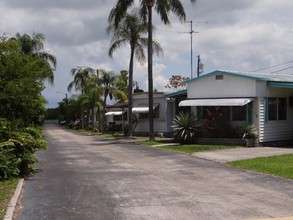 Hillside Mobile Home Park in Clearwater, FL - Building Photo - Building Photo