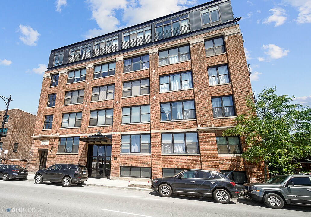 2911 N Western Ave in Chicago, IL - Building Photo