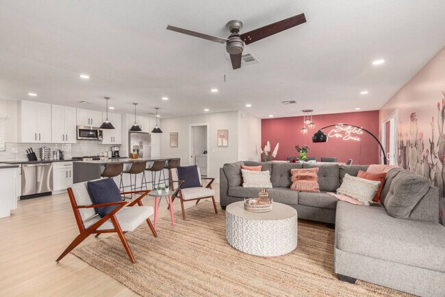 8602 E Mitchell Dr in Scottsdale, AZ - Foto de edificio - Building Photo
