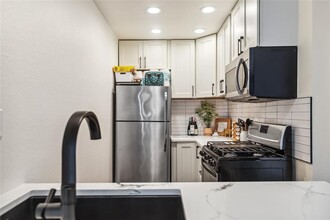 1313 E 52nd St in Austin, TX - Building Photo - Building Photo
