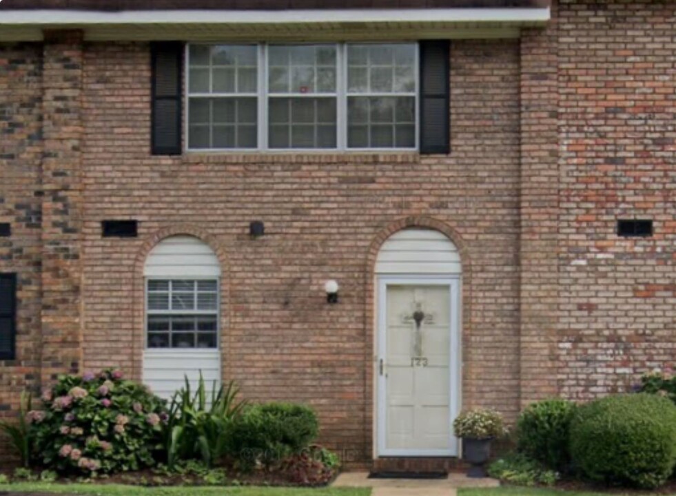 123 22nd St N in Tuscaloosa, AL - Foto de edificio