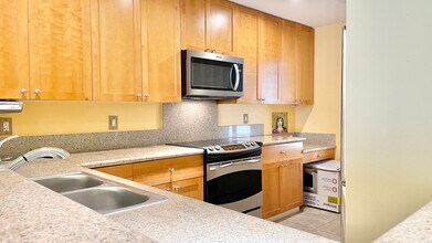 520 Lunalilo Home Rd in Honolulu, HI - Building Photo - Building Photo