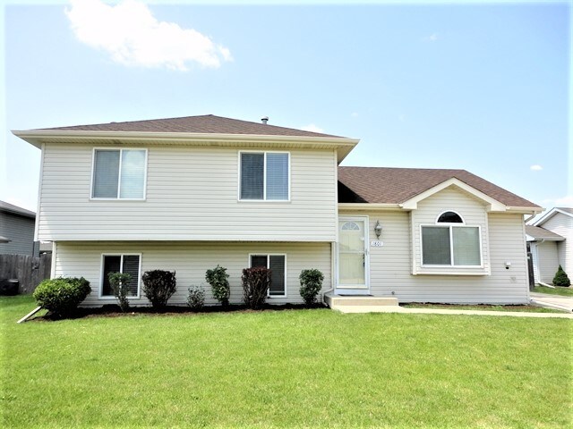 1801 Winger Dr in Plainfield, IL - Building Photo