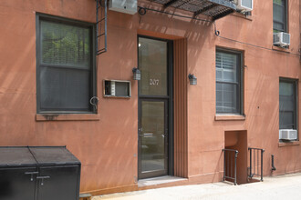 207 E 88th St in New York, NY - Building Photo - Building Photo