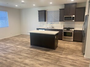 24287 White Willow Ave in Murrieta, CA - Building Photo - Building Photo