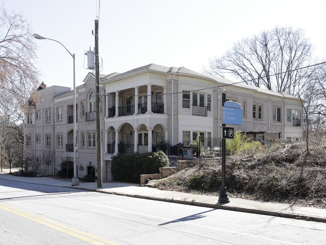 One Grant Park in Atlanta, GA - Building Photo - Building Photo