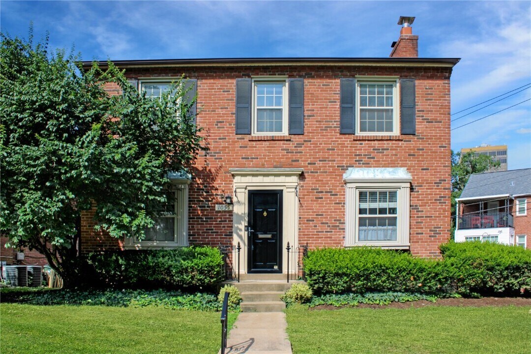 1055 Terrace Dr in Richmond Heights, MO - Building Photo