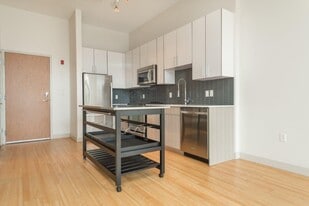 320 D St in Boston, MA - Building Photo
