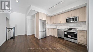 117 Marydale Ave in Markham, ON - Building Photo - Building Photo