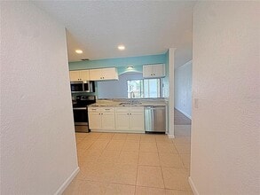 12261 Sailwinds Dr in Largo, FL - Building Photo - Building Photo
