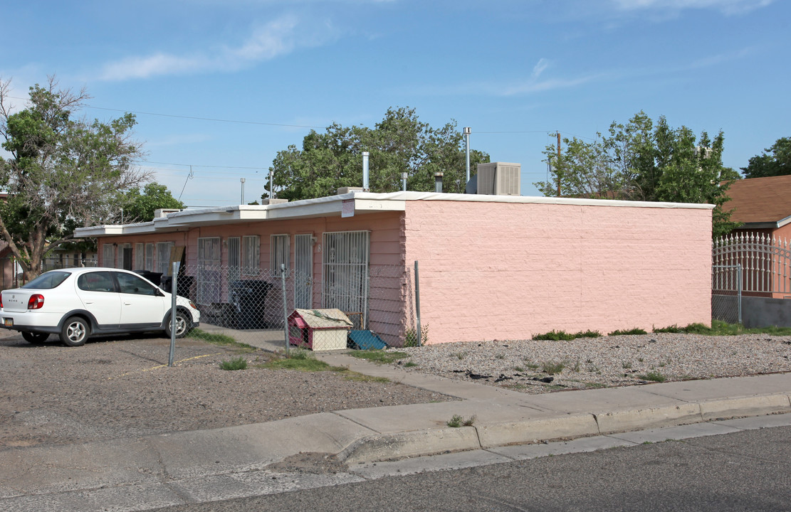 219-225 Dallas St NE in Albuquerque, NM - Building Photo