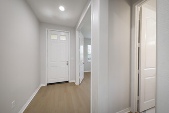 5702 Segovia Way in Bakersfield, CA - Building Photo - Building Photo