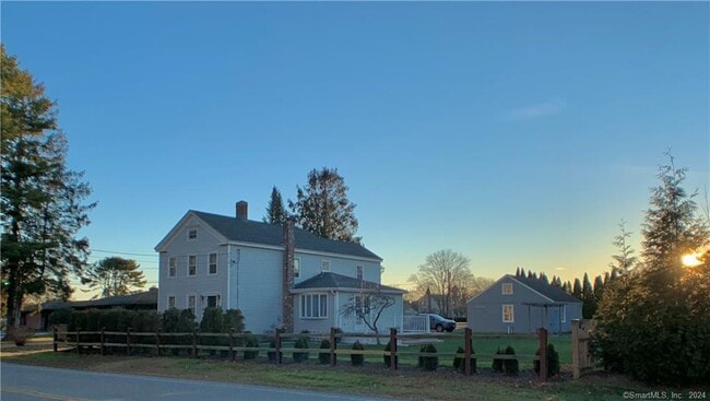 270 N Water St in Stonington, CT - Building Photo - Building Photo