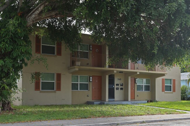 545 21st St in West Palm Beach, FL - Foto de edificio - Building Photo