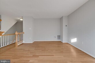 7267 Olde Lantern Way in Springfield, VA - Building Photo - Building Photo