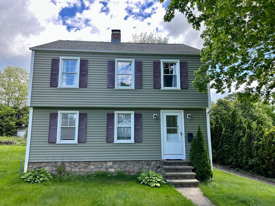 304 Buckingham St in Watertown, CT - Building Photo
