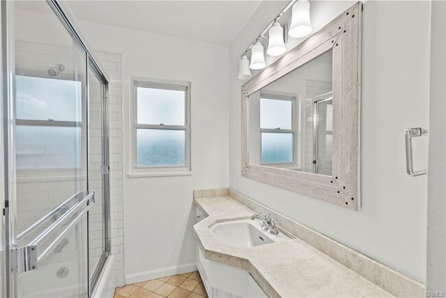 1056 E Orange Grove Ave in Burbank, CA - Building Photo - Building Photo