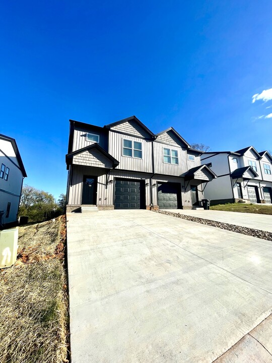 136 Independence Ln in Lynchburg, VA - Building Photo