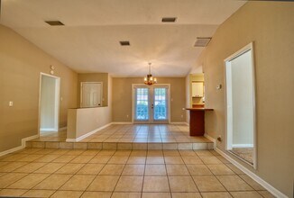 2447 NW 54th Blvd in Gainesville, FL - Building Photo - Building Photo