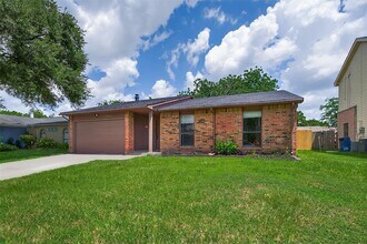 17518 Autumn Hills Dr in Houston, TX - Building Photo - Building Photo