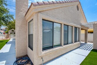 5257 Crooked Valley Dr in Las Vegas, NV - Building Photo - Building Photo
