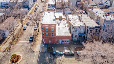 3301 W Evergreen Ave in Chicago, IL - Foto de edificio - Building Photo