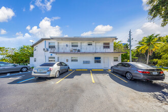 119 SE 9th St in Hallandale Beach, FL - Building Photo - Building Photo