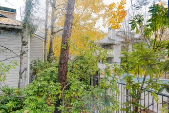 15606 NE 40th St in Redmond, WA - Building Photo - Building Photo