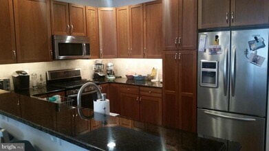 600 Commodore Court in Philadelphia, PA - Building Photo - Building Photo