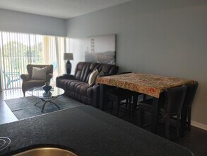 2100 Greenview Shores Blvd in Wellington, FL - Building Photo - Building Photo