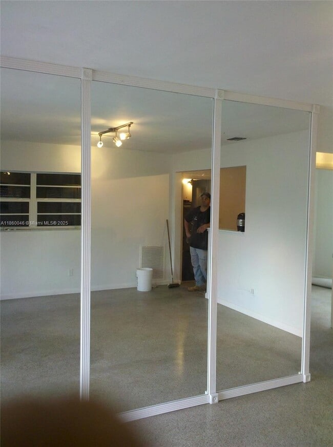 2611 Johnson St in Hollywood, FL - Building Photo - Building Photo