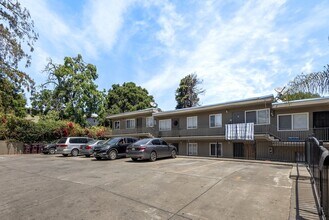 2615 26th Ave in Oakland, CA - Foto de edificio - Building Photo