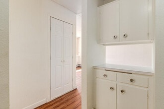 Hillsboro Place in Calgary, AB - Building Photo - Building Photo