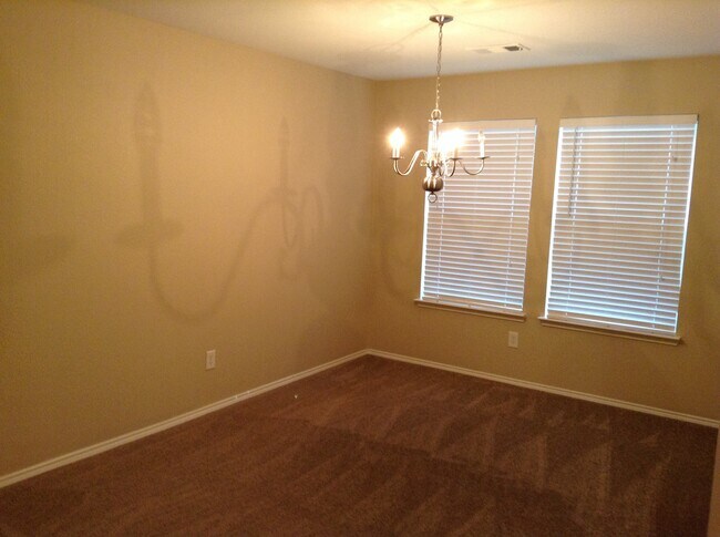 12529 Patnoe Dr in Burleson, TX - Building Photo - Building Photo