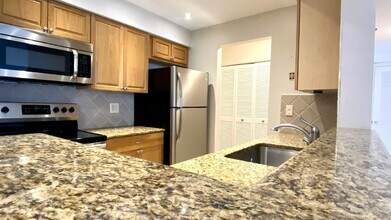 125 Shore Ct in North Palm Beach, FL - Building Photo - Building Photo